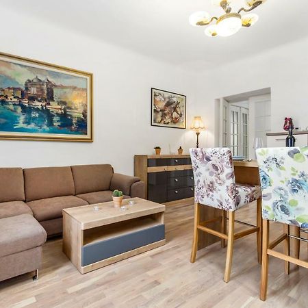 غييكا Apartman Villa Carolina المظهر الخارجي الصورة