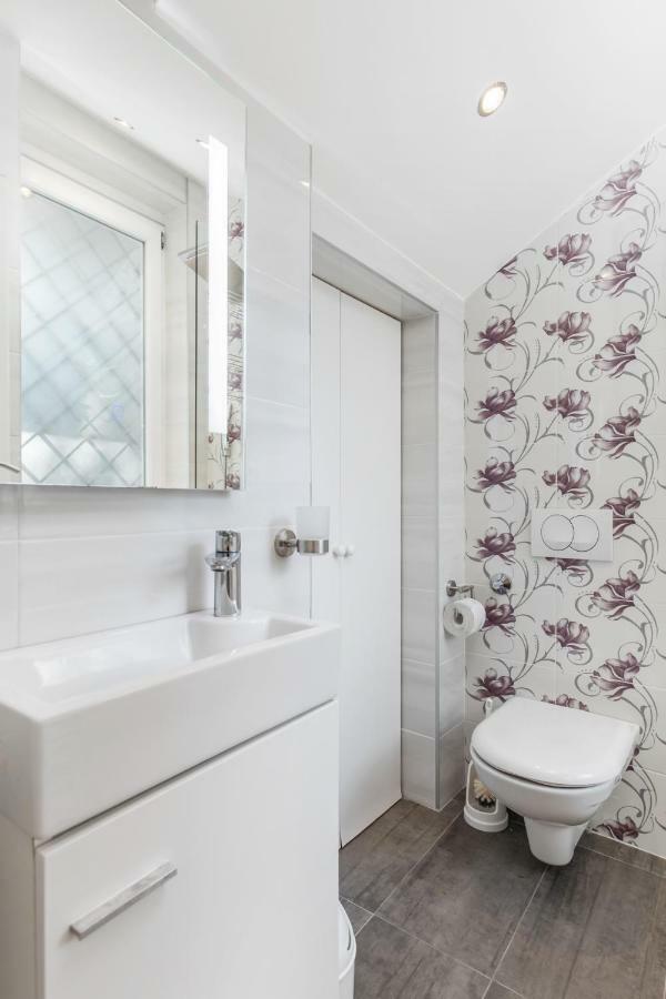 غييكا Apartman Villa Carolina المظهر الخارجي الصورة