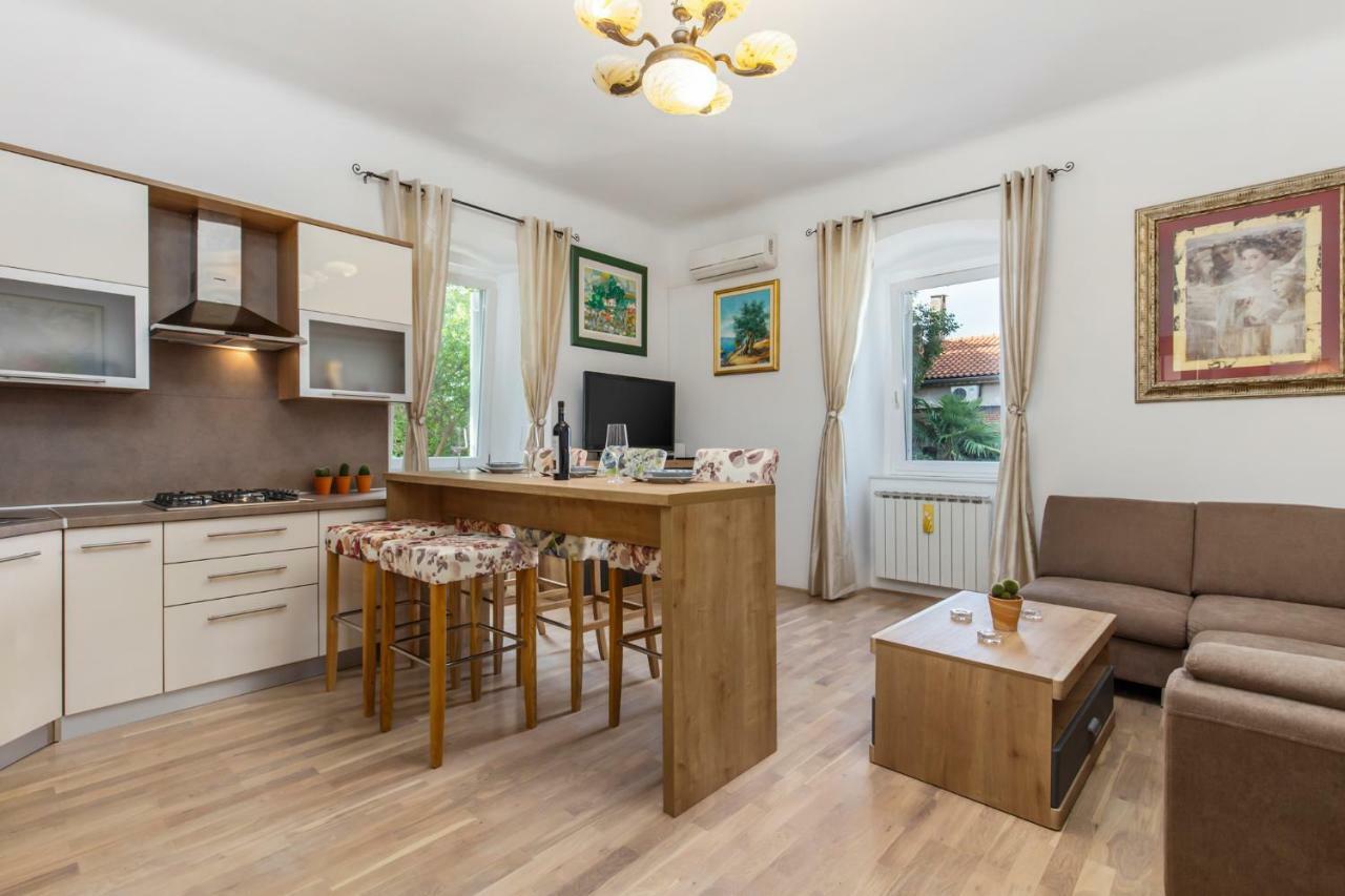 غييكا Apartman Villa Carolina المظهر الخارجي الصورة