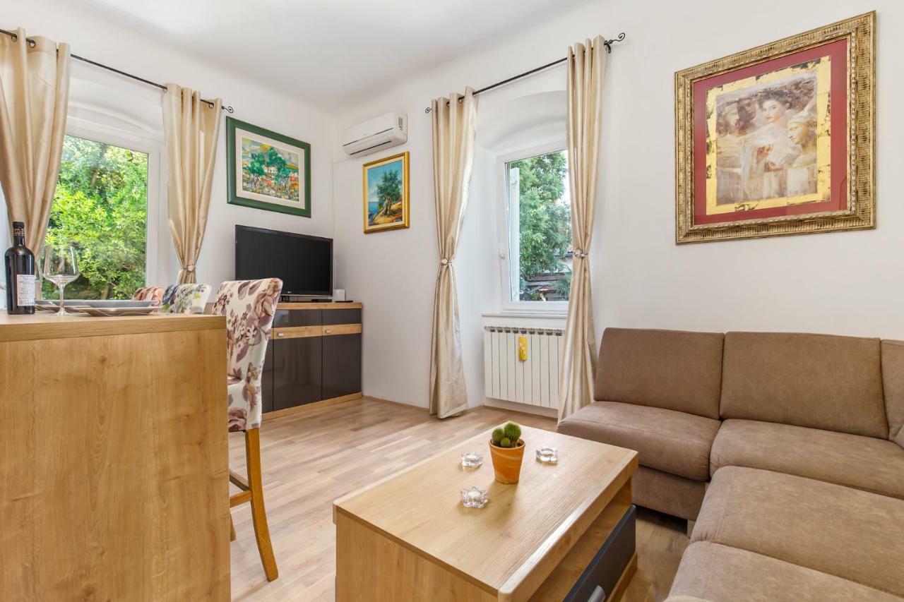 غييكا Apartman Villa Carolina المظهر الخارجي الصورة