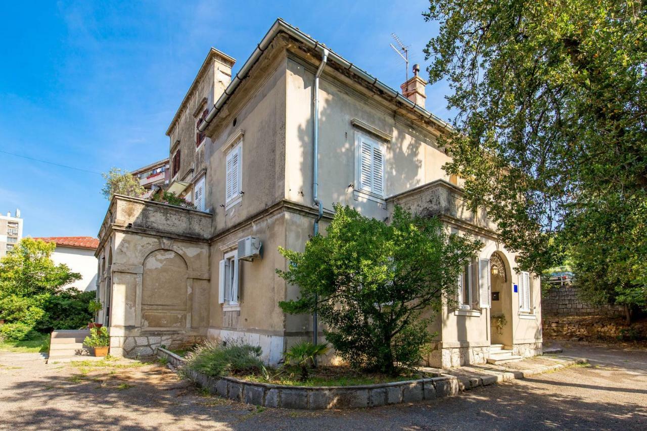 غييكا Apartman Villa Carolina المظهر الخارجي الصورة