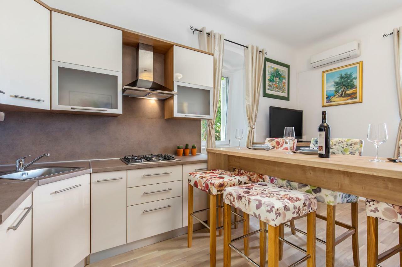 غييكا Apartman Villa Carolina المظهر الخارجي الصورة