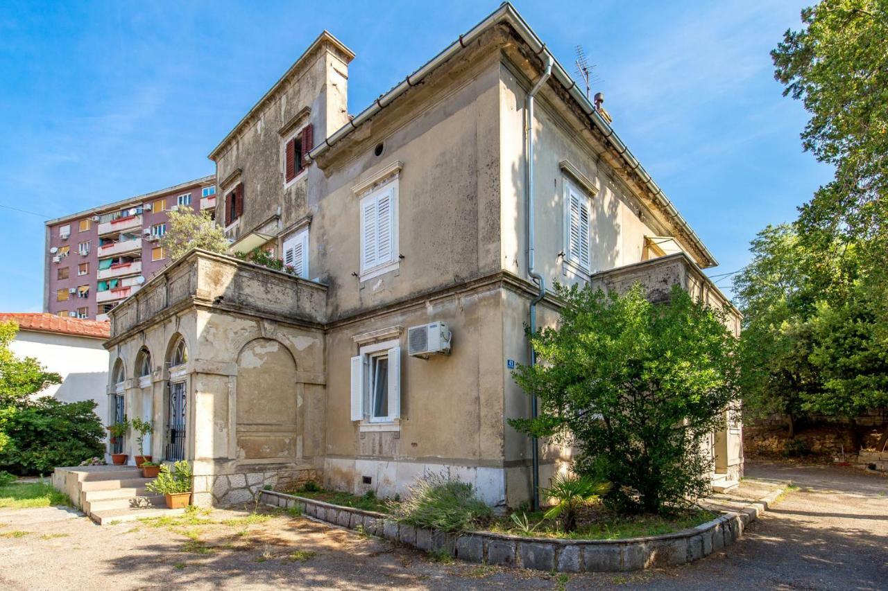 غييكا Apartman Villa Carolina المظهر الخارجي الصورة