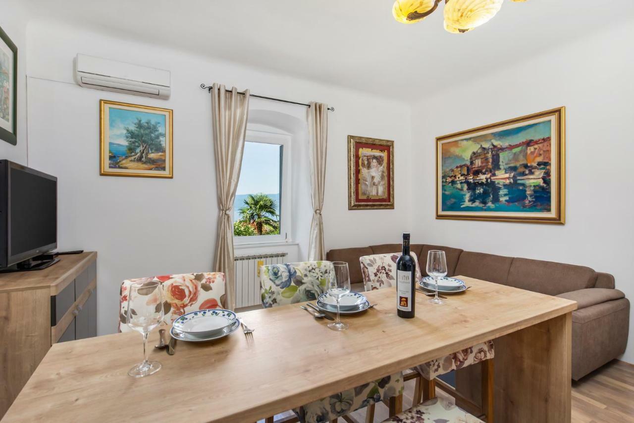 غييكا Apartman Villa Carolina المظهر الخارجي الصورة